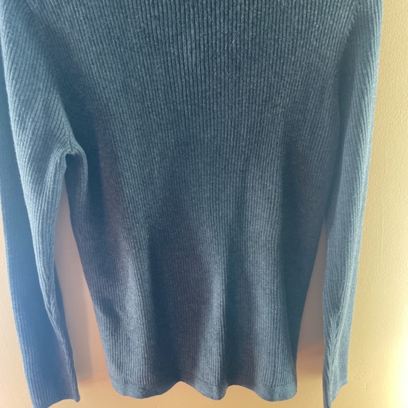 Calvin Klein charcoal sweater. Never worn with tags - Picture 5 of 5